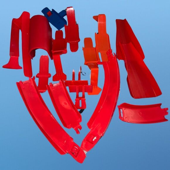 Huge Lot of Hot Wheels Playsets, Tracks & Accessories - Picture 6 of 8